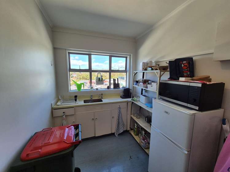 Level 1/208 West Coast Road Glen Eden_7