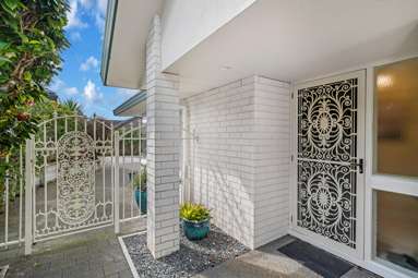 17 Menen Place_4