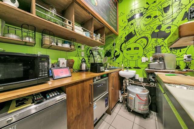 Petite F&B opportunity in Elliott Stables