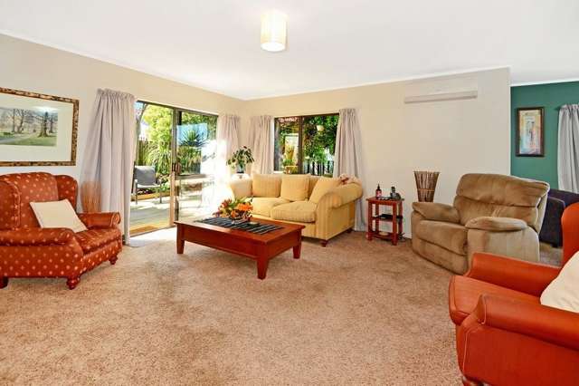 2/10 Atlantis Place Totara Vale_2