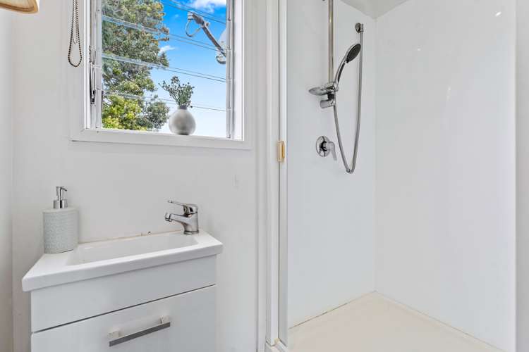 1/307a Wairau Road Totara Vale_17