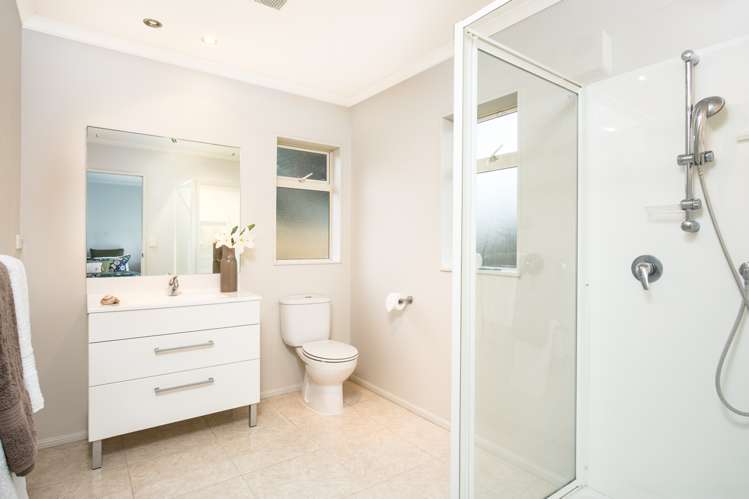 32a Forest Glen Orewa_14