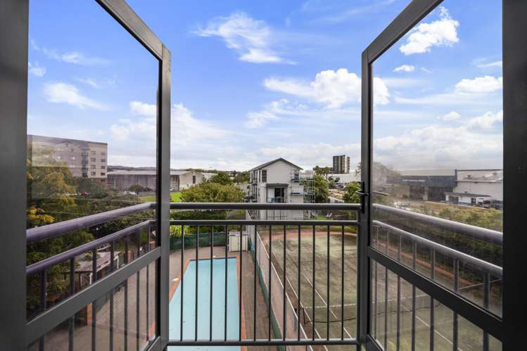 2A/10 Crown Lynn Place New Lynn_9