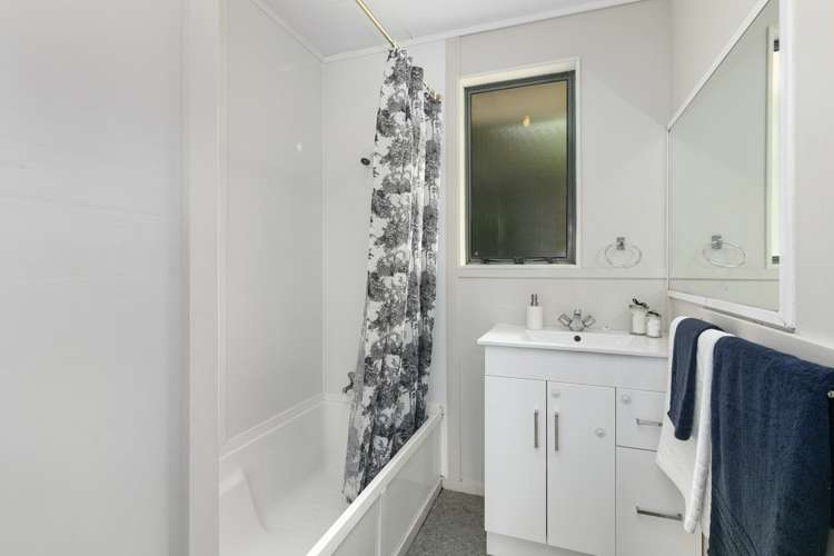 2 Norrie Grove Naenae_11