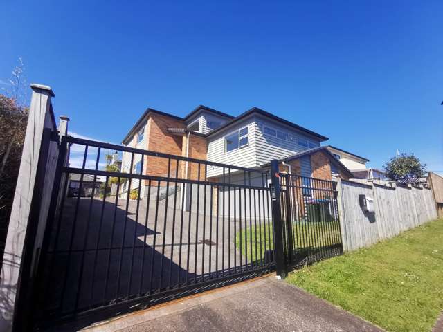 Five bedrooms and three bathroom