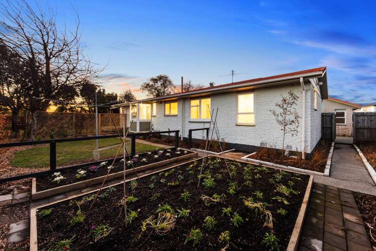 15 Denniston Crescent Redwood_18