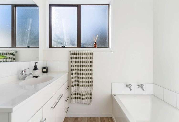 87 Solar Road Glen Eden_11