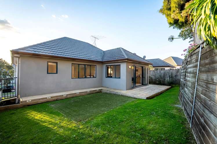 86 Fields Parade Oteha_25