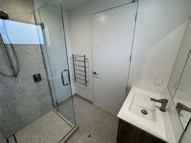 8/200 Main North Road Redwood_11