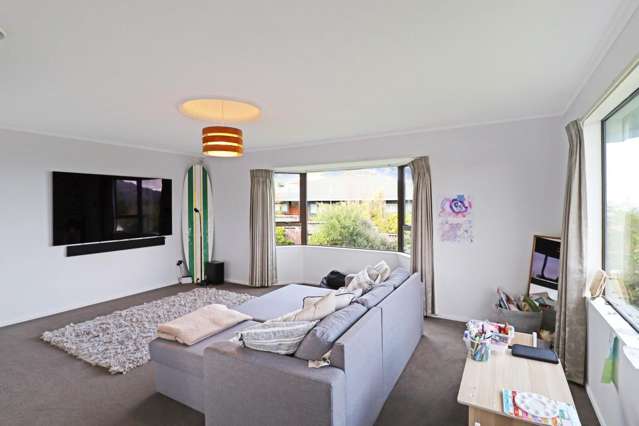 32 Outram Grove 10607_1