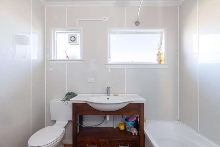 2 and 3/46 Golf Road Tahunanui_6