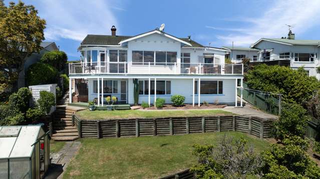 Family Home & Separate Section with Sea Views