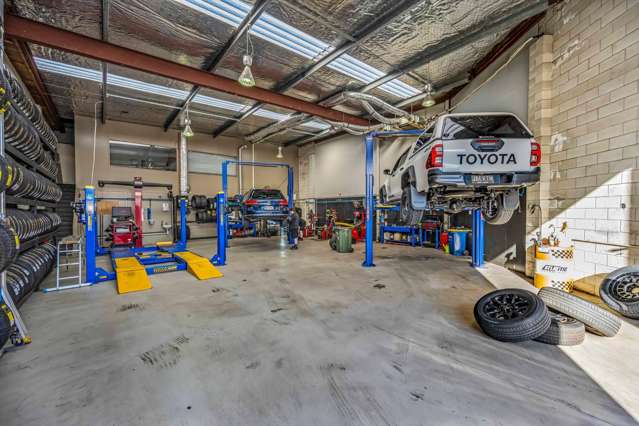 B/3 William Pickering Drive Albany_1