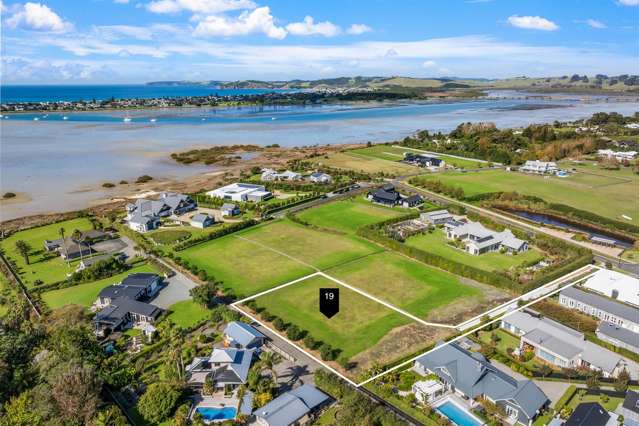 A MODERN COASTAL ESTATE
