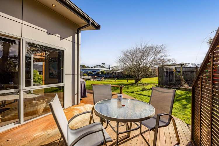 17 Elizabeth Grove Stratford_23