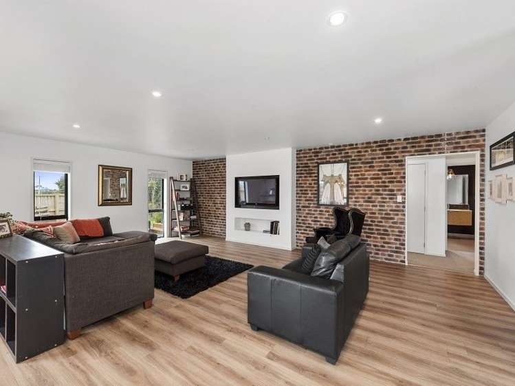 1/11 Errol Close Burbush_9