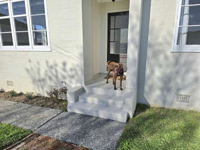 58 Hall Crescent 1371_1