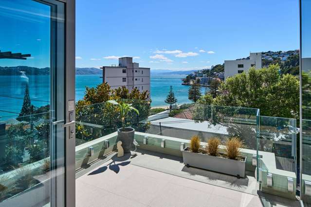 Executive apartment, premium Oriental Bay location