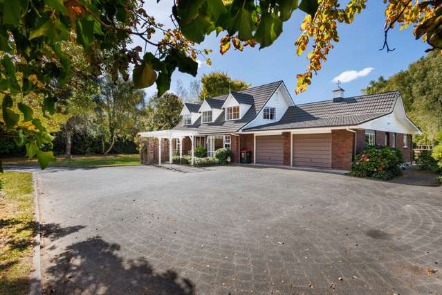 Big house, big sheds, big lifestyle!