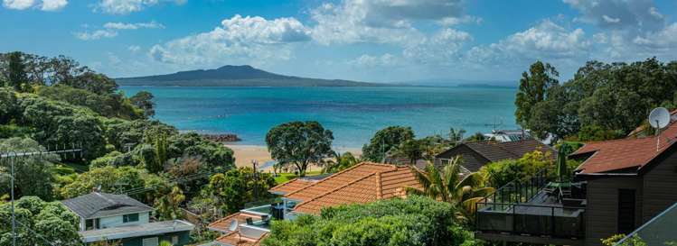 2/72 Beach Road Castor Bay_33