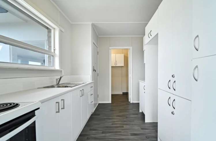 52 Folkestone Drive 10480_3