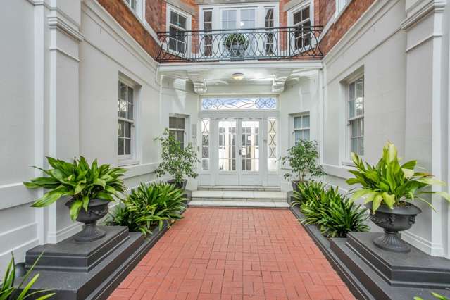 Two bedroom apartment in Mayfair