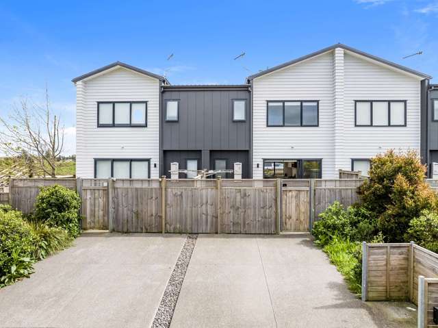 Grab a Deal on This Contemporary Karaka Townhouse!