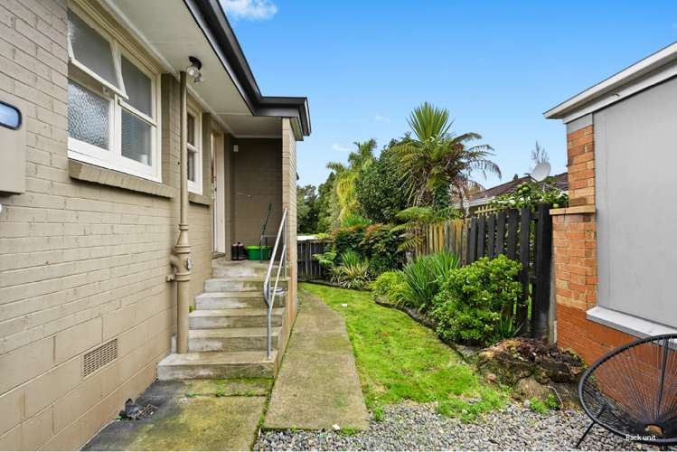 744 River Road Chartwell_24