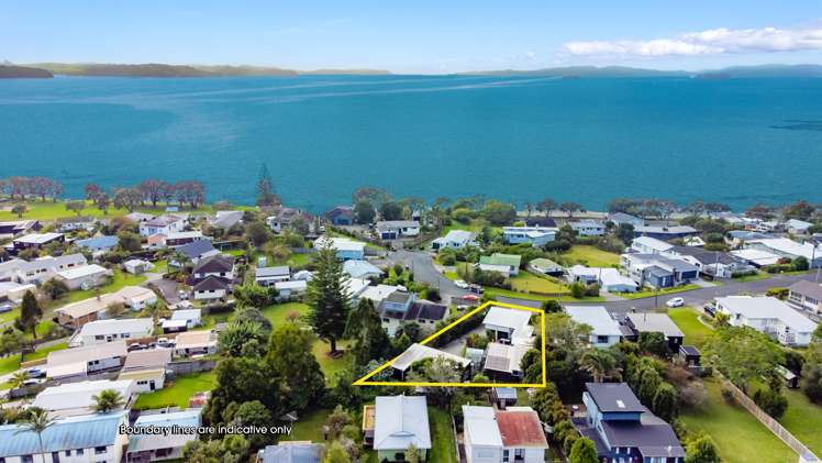 11 Piccadilly Circus Snells Beach_26