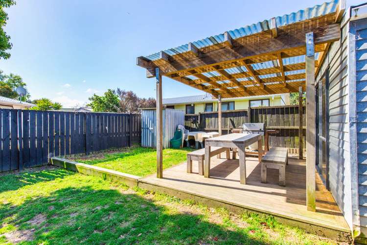 2/161 Bruce Mclaren Road Henderson_12