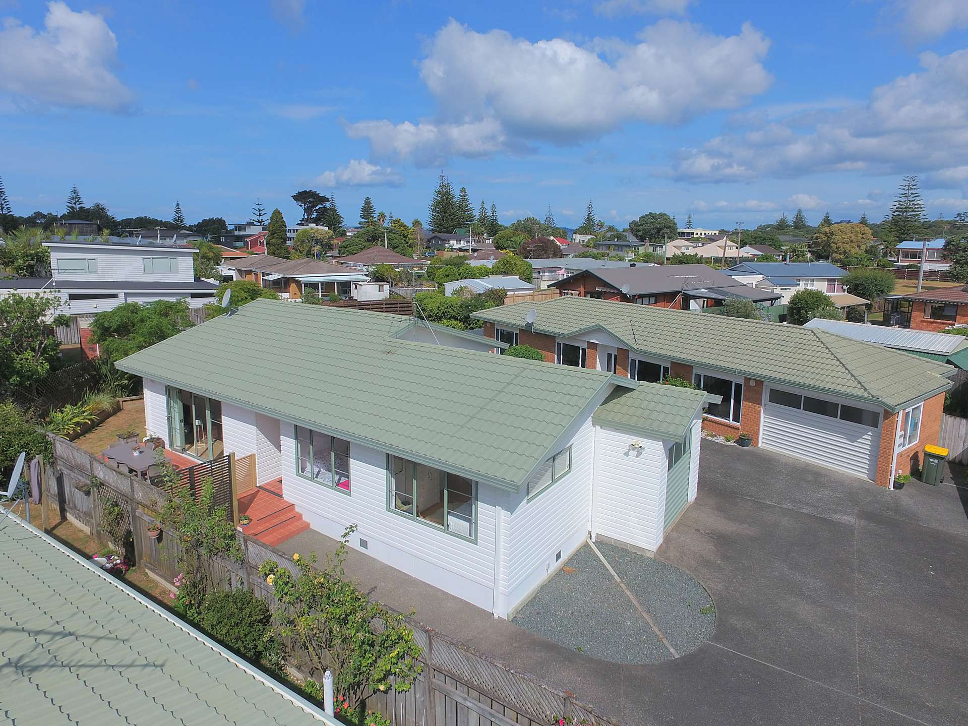 2/10 Ross Crescent Orewa_0