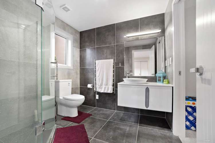 8 Marina Road Torbay_8