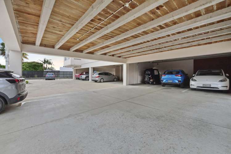 2b/12 Seaway Road Clarks Beach_24