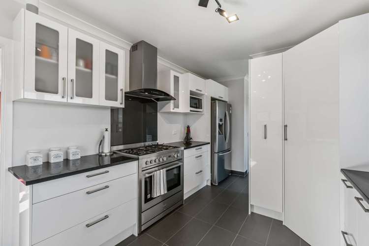 82 Racecourse Road Waiuku_8