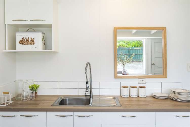 42 Featherstone Avenue Kairaki_5