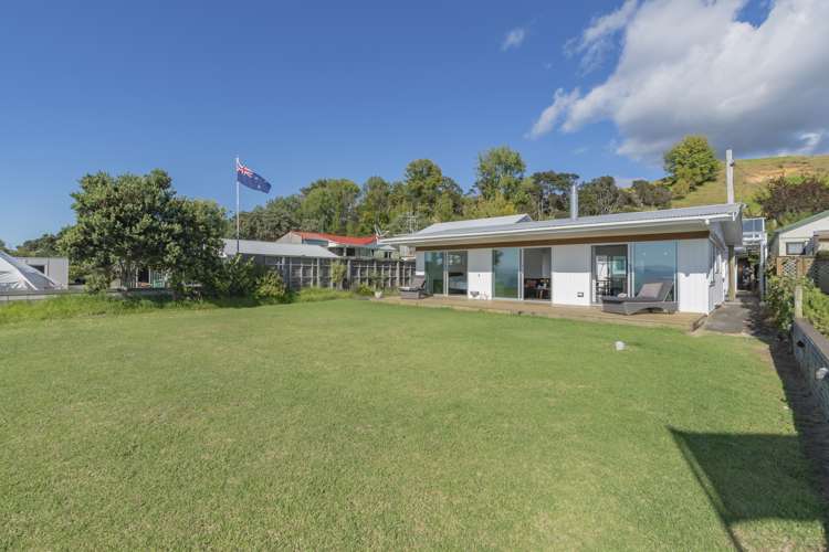 1880 East Coast Road Whakatiwai_12