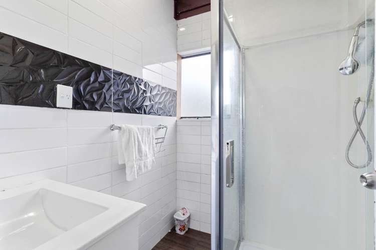 7 Juvena Place Clover Park_27