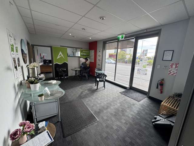 Office/405-407 King Street North Hastings_4