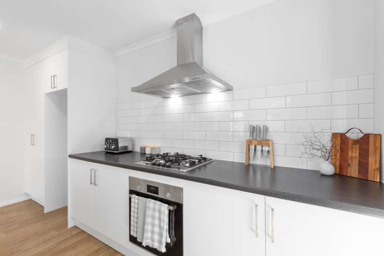 6 Martingale Drive Whitby_5