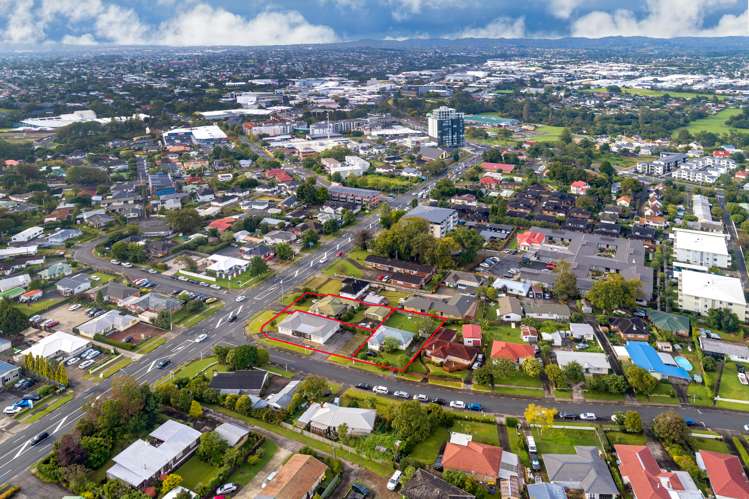 1 Te Kanawa Crescent and 30 and 32 Lincoln Road Henderson North_3