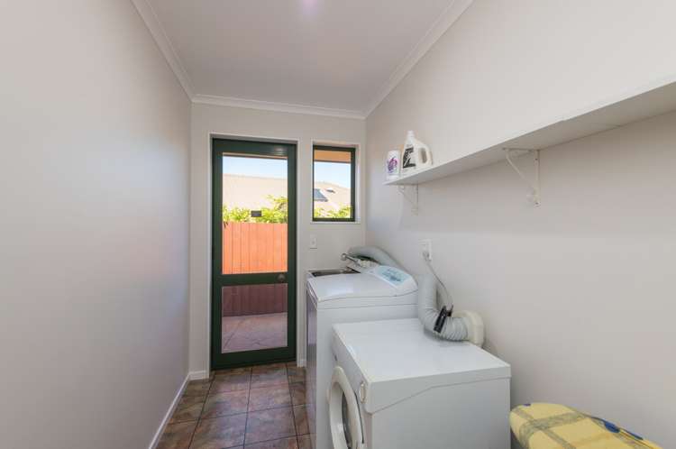 28 Kingsford Drive Stoke_16