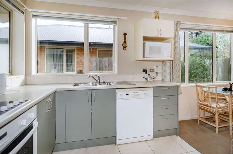 2/60 Bassett Street Burwood_15