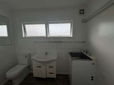 4/160 Kamo Road_2