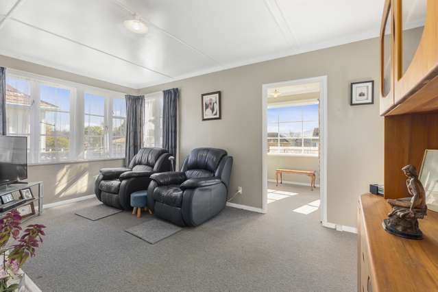 127 Waddington Drive Naenae_4