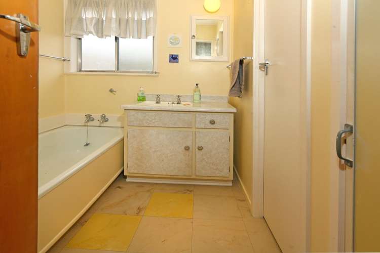 2/71 Royal View Road Te Atatu South_11