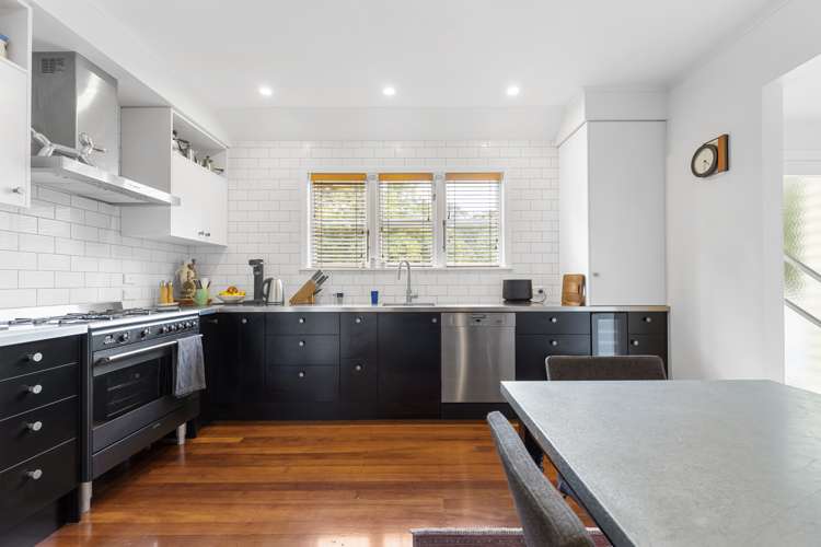 85 Savage Crescent West End_7