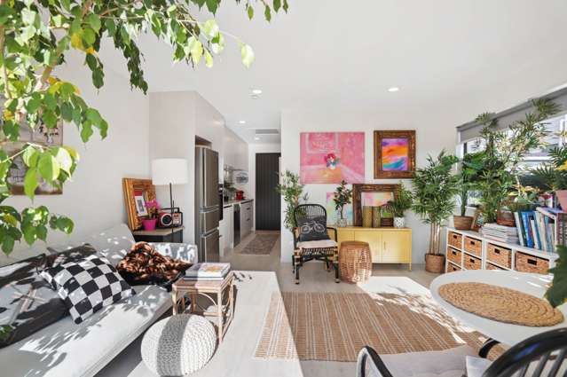 Discover Your Trendy, Sun-Soaked Peninsula Retreat