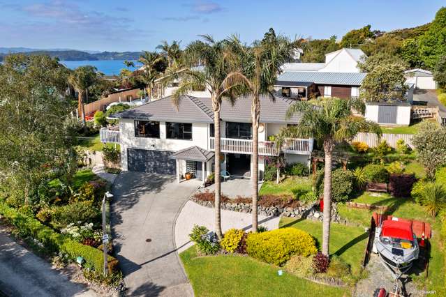 Family living, sea views & space for the boat