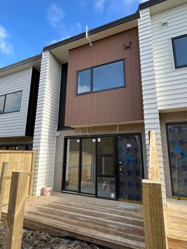 2BR Townhouse in Te Atatu South