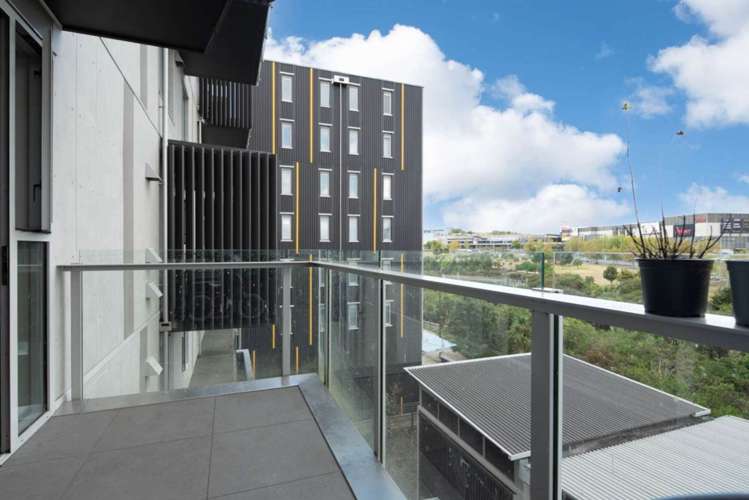 304/25 Don McKinnon Drive Albany_3